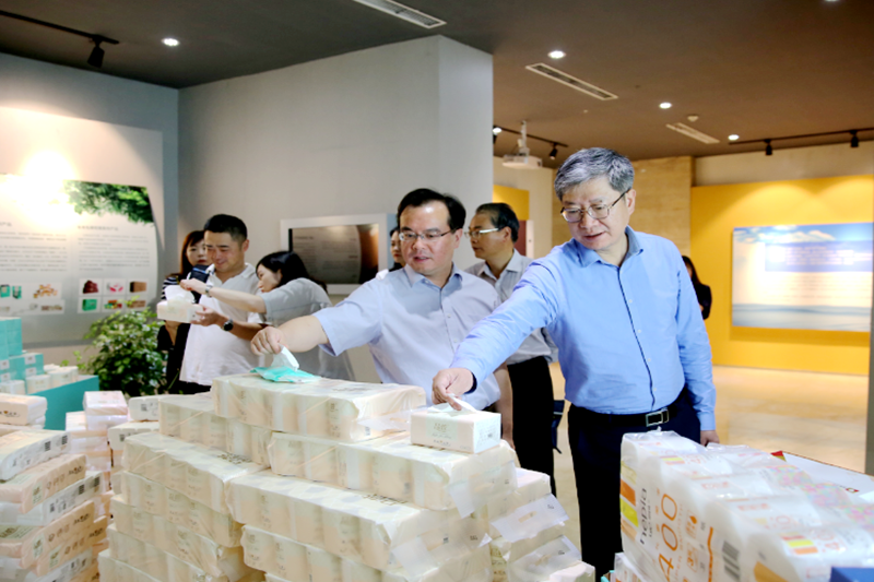 2019年 5月22日，時(shí)任浙江省社會組織綜合黨委專職副書記、省民政廳社會組織管理局局長蔡國華蒞臨景興紙業(yè)調(diào)研企業(yè)發(fā)展情況和黨建工作