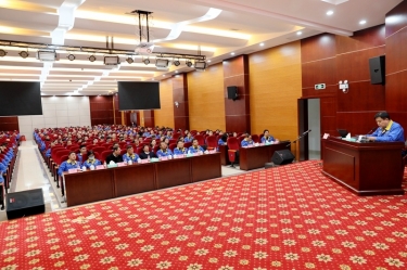 ? 學(xué)習(xí)榜樣，凝聚力量！景興紙業(yè)召開陳良杰同志先進(jìn)事跡報(bào)告會(huì)